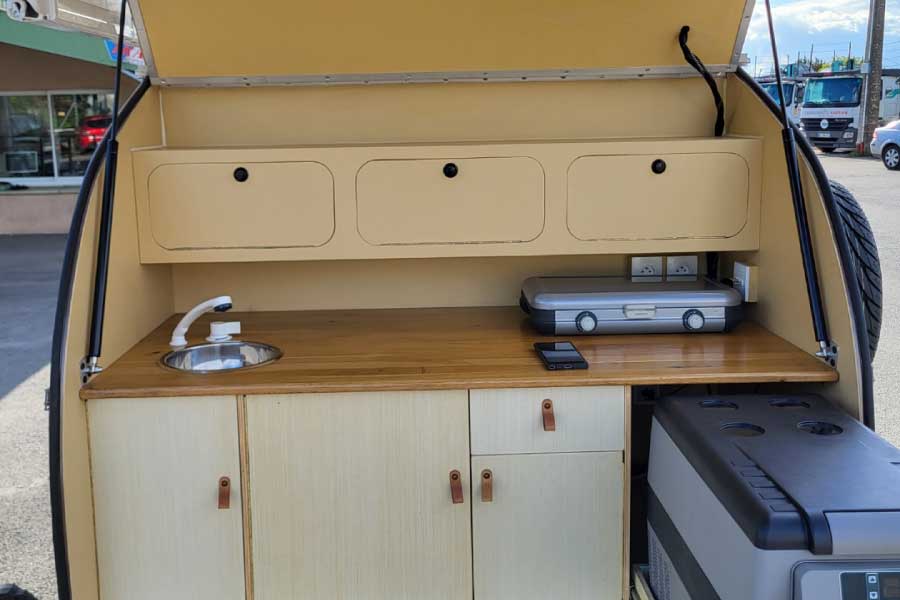 caravane-tear-drop-cuisine